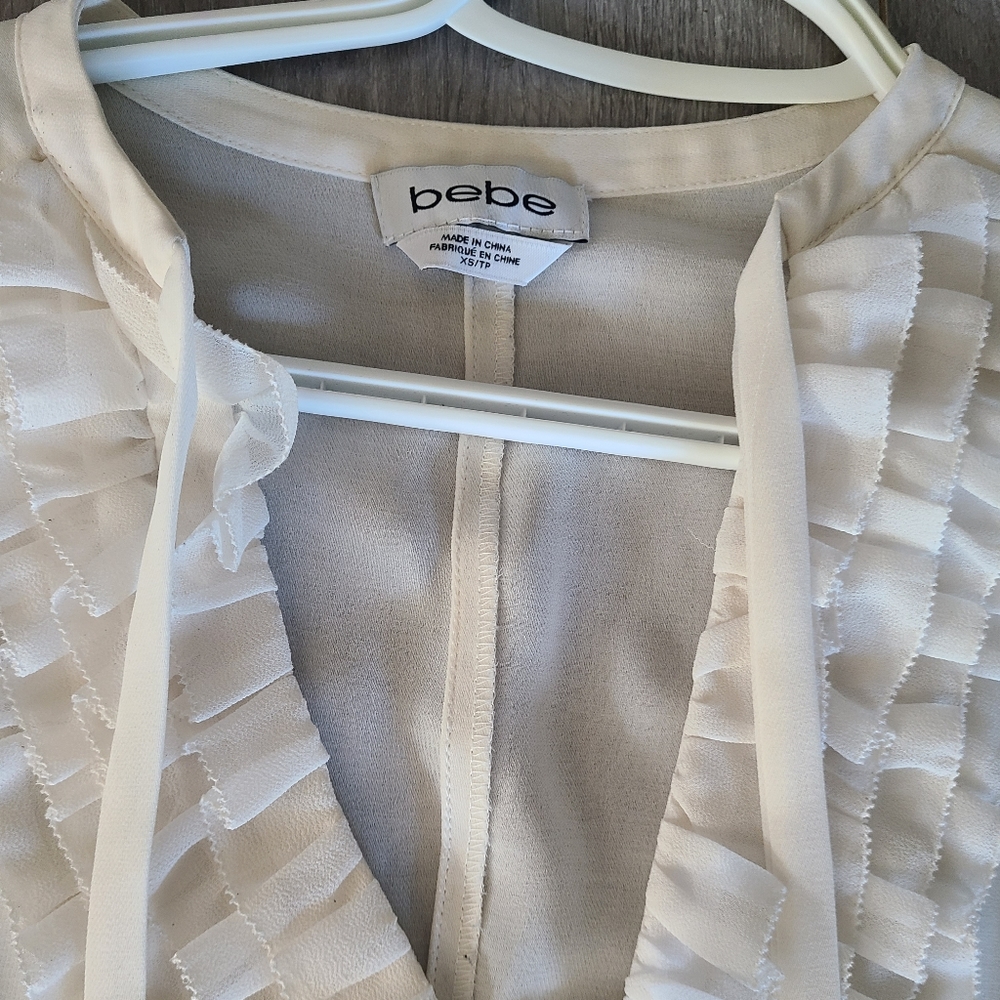 BEBE Ruffle top - Picture 5 of 6
